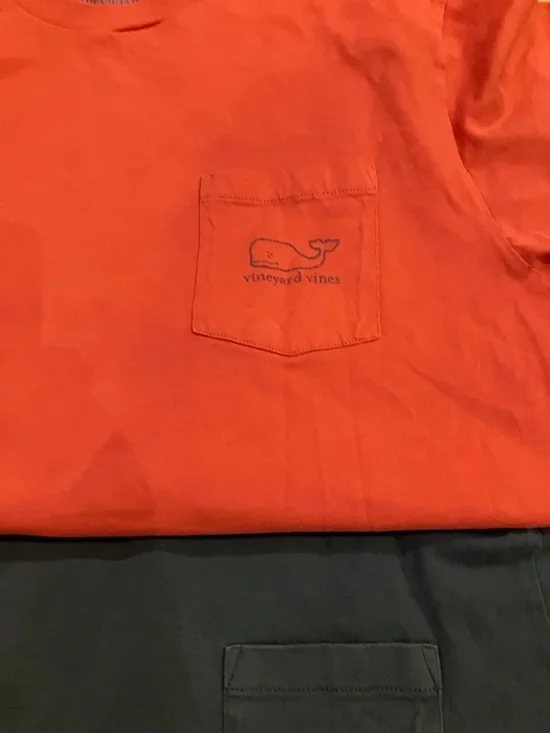 Vineyard Vines Coral, Navy & Red Whale Tees with Khaki Shorts Sz XL (16) EUC - Picture 7 of 15
